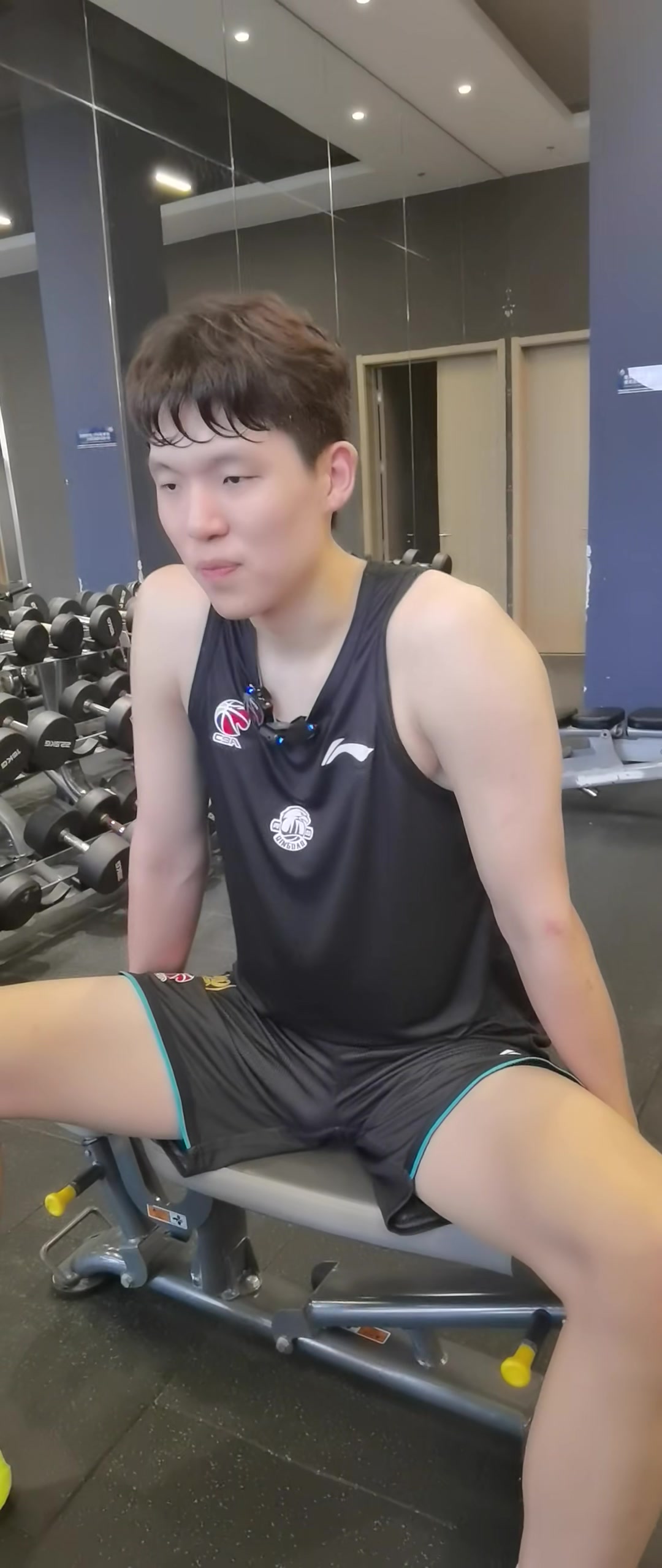 乐鱼体育网址-杨瀚森重回青岛训练&amp;寄语母队：明年总冠军